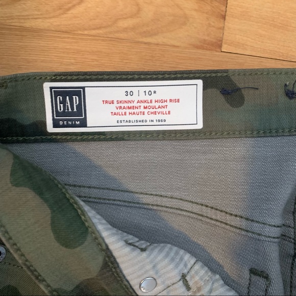 3 For $30 GAP True skinny ankle high-rise camo jeans. - Picture 2 of 4